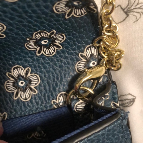 Green Floral Chain Crossbody/Wallet - Picture 6 of 6